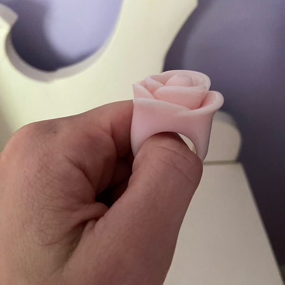 Pretty by Elizabeth Arden Rose Ring - Picture 5 of 5